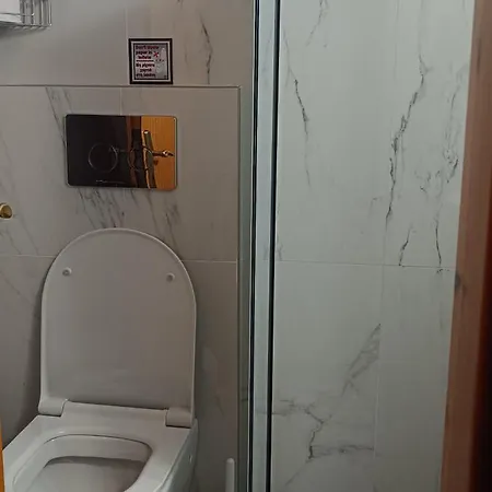 Anna Hotel *