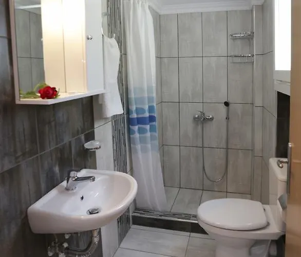 Anna Hotel *